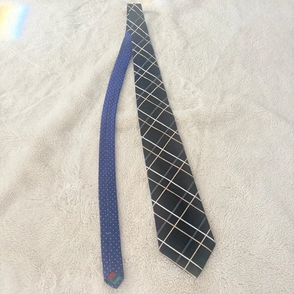 Tommy Hilfiger Silk Tie | Classic Preppy Quiet Luxury Menswear | Polka Dot Blue - Picture 7 of 10